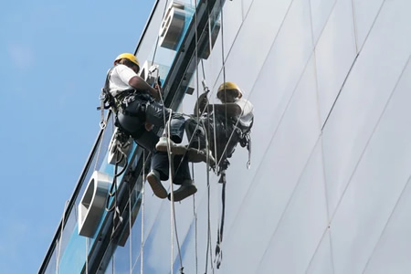 Rope access pressure washing when lifts wont work high rise cleaning