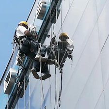 Rope Access Pressure Washing: When Lifts Won’t Work and How High-Rise Cleaning Is Done